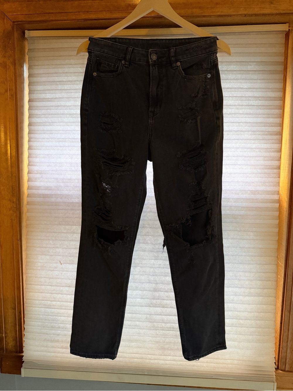 American Eagle Outfitters Black Distressed Boyfriend Jeans size 4 0181